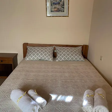 Apartman Platanos House *